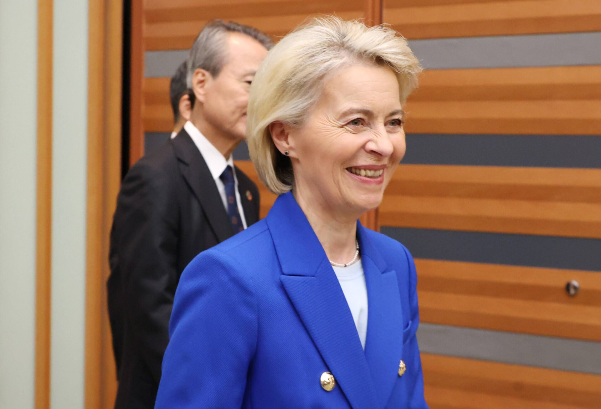 Neuer Bericht offenbart: EU-Kommission hat brisante SMS gelöscht - Apollo News