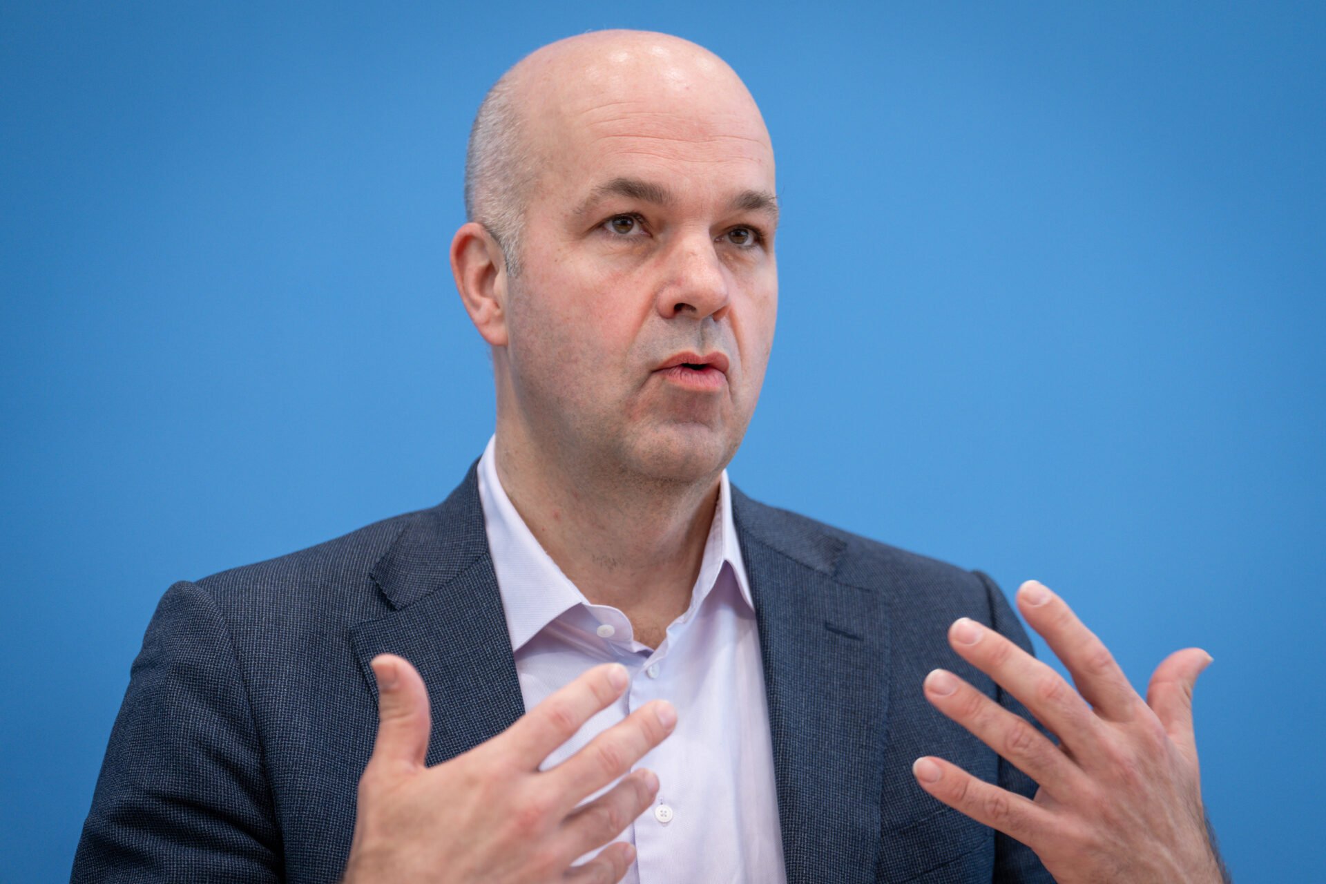 Fratzscher fordert eine „grüne Inflation“ und ein verpflichtendes soziales Jahr für Rentner - Apollo News