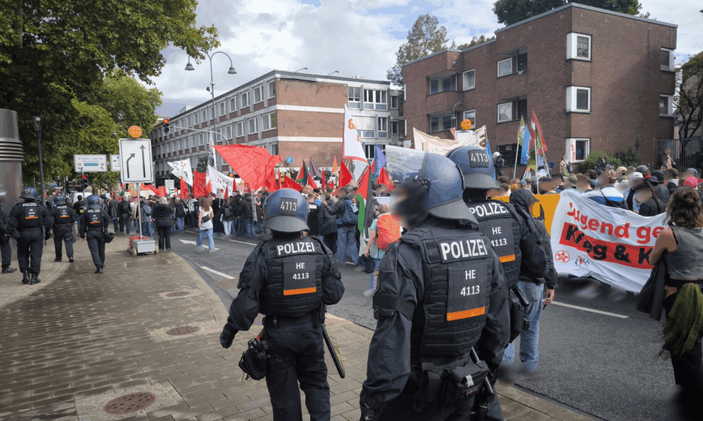 Kölner Polizei führt Krieg gegen Kriegsgegner:innen – Erklärungen, Kommentare – Konsequenzen?