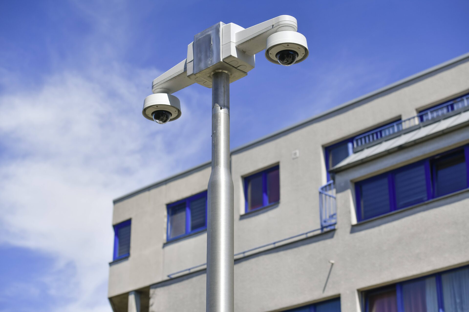 Berliner Verfassungsschutz soll Live-Zugriff auf Überwachungskameras im öffentlichen Raum erhalten – Datenschützer alarmiert - Apollo News