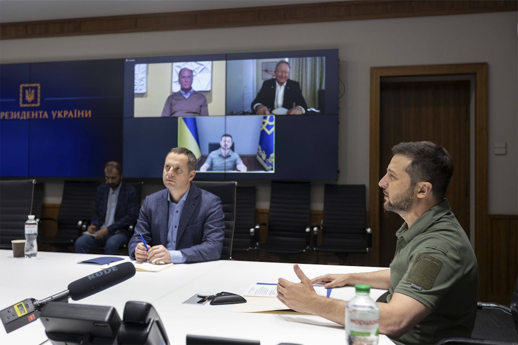 Kein Merz, kein Macron, kein Tusk: Übernimmt jetzt Blackrock die Ukraine-Verhandlungen? Kein Merz, kein Macron, kein Tusk: Übernimmt jetzt Blackrock die Ukraine-Verhandlungen?