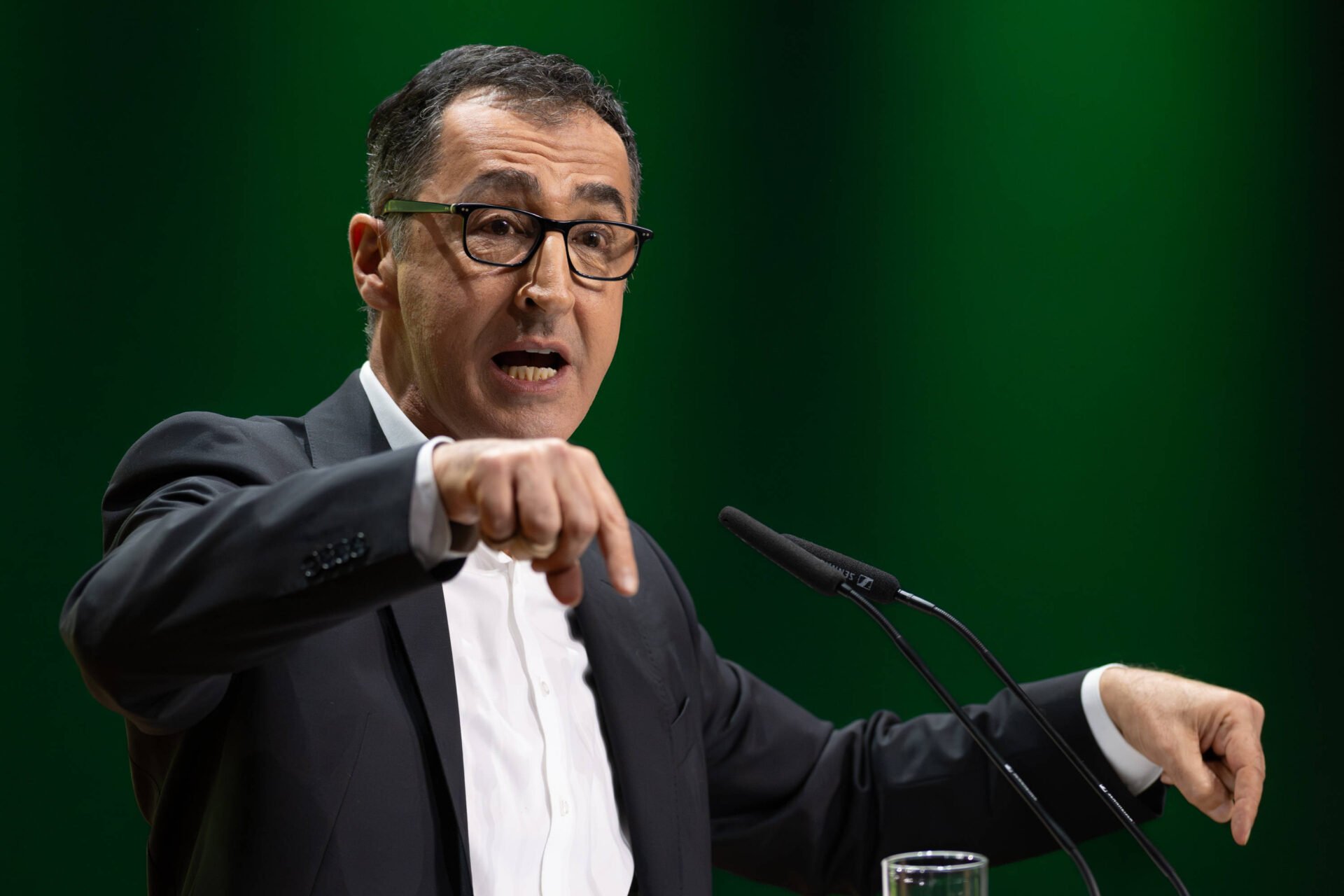  Özdemir plädiert für KI-basierte Videoüberwachung im öffentlichen Raum - Apollo News