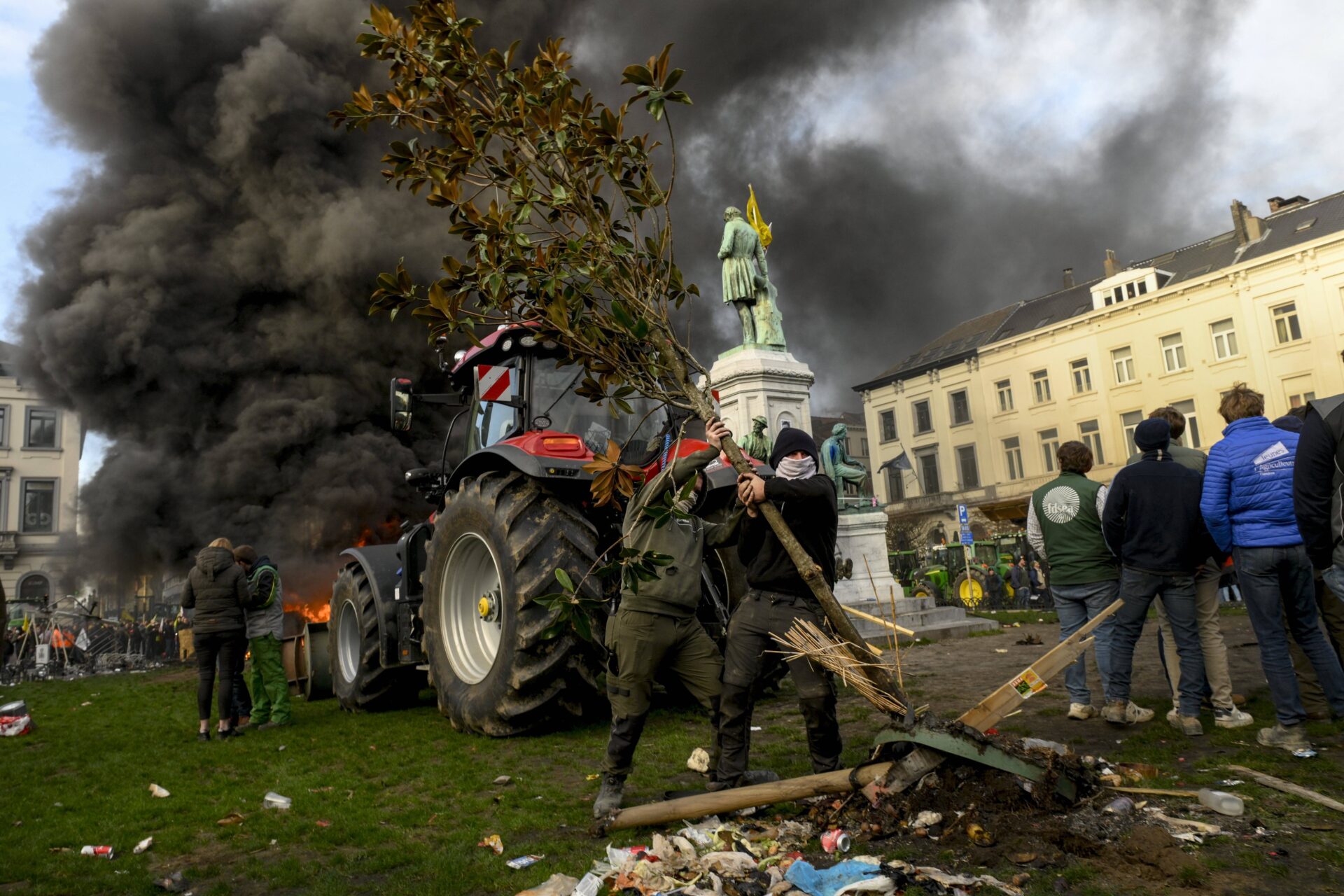 Bauernproteste arten aus: Mercosur-Abkommen entfacht die Wut der überregulierten EU-Landwirte - Apollo News Bauernproteste arten aus: Mercosur-Abkommen entfacht die Wut der überregulierten EU-Landwirte - Apollo News