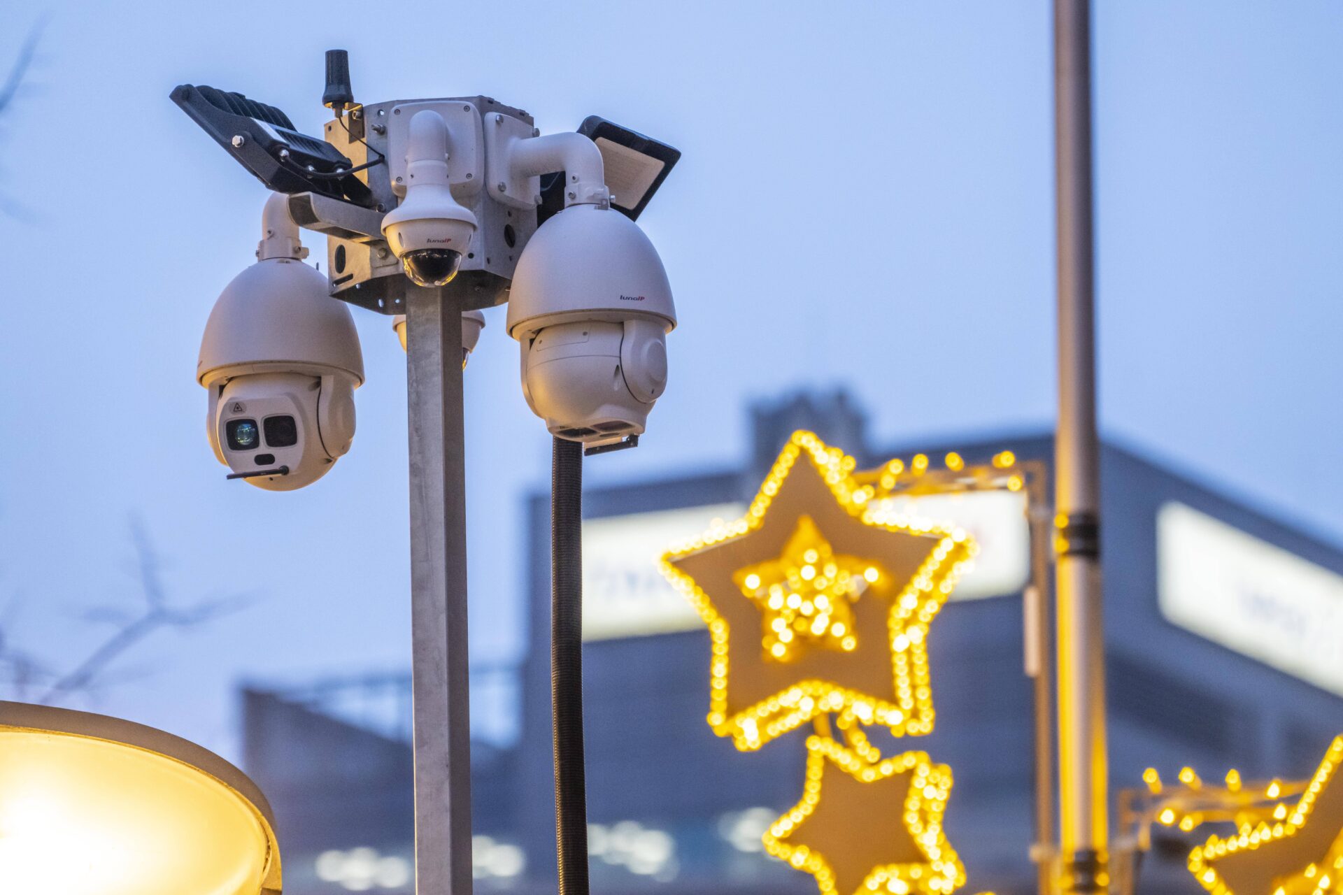 „KI-gestützter Videoschutz“ an Silvester: Mannheim überwacht Verhalten mittels Künstlicher Intelligenz - Apollo News