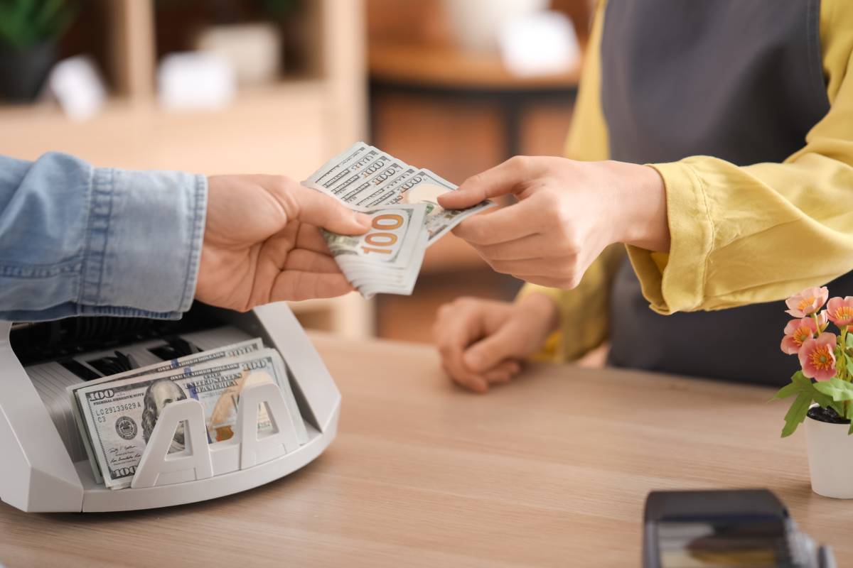 Das neue NYC-Gesetz: Bis zu 1.500 Dollar Strafe für Bargeldverweigerung: Alles, was Sie wissen müssen