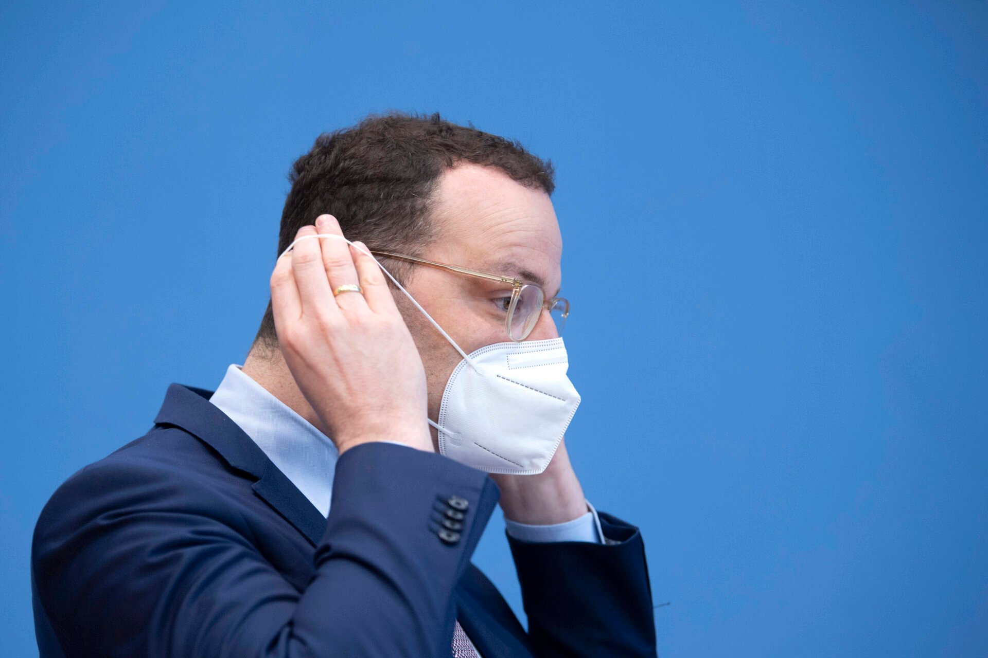 Prozess gestartet: Corona-Maskenlieferant soll zwölf Millionen Euro Steuern hinterzogen haben - Apollo News