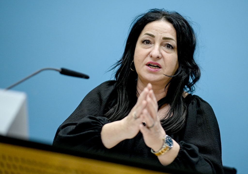 Wie die Bratwurst zum Impfen kam: Die geheimen Corona-Protokolle des Berliner Senats