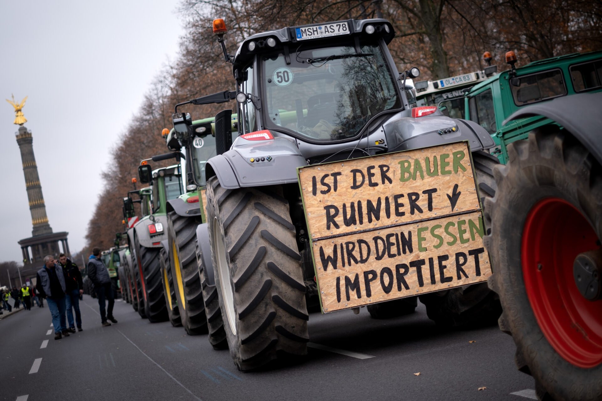 Bauernproteste gegen Mercosur-Abkommen legen A10 lahm