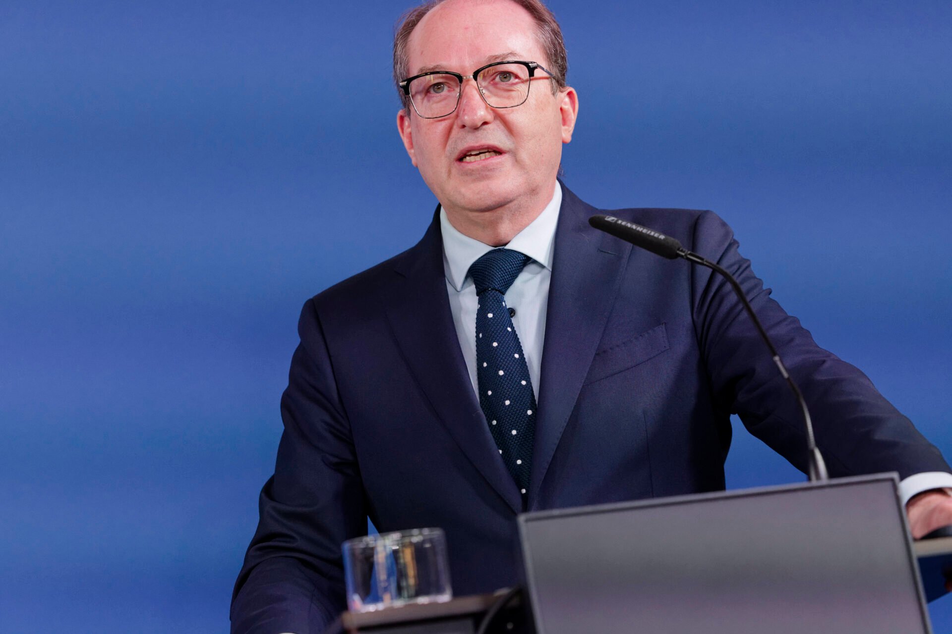 „Lehre aus Gestapo und Stasi“: Strafrechtlerin warnt vor Dobrindts Plänen zum Ausbau des Verfassungsschutzes - Apollo News „Lehre aus Gestapo und Stasi“: Strafrechtlerin warnt vor Dobrindts Plänen zum Ausbau des Verfassungsschutzes - Apollo News