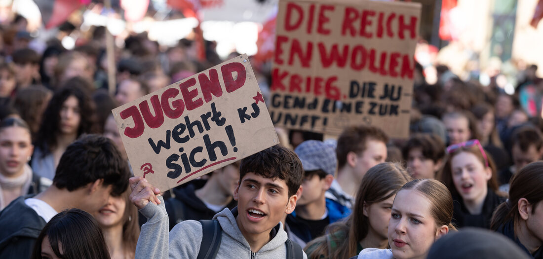Schulstreik gegen Wehrpflicht: «Friedrich Merz an die Front!»