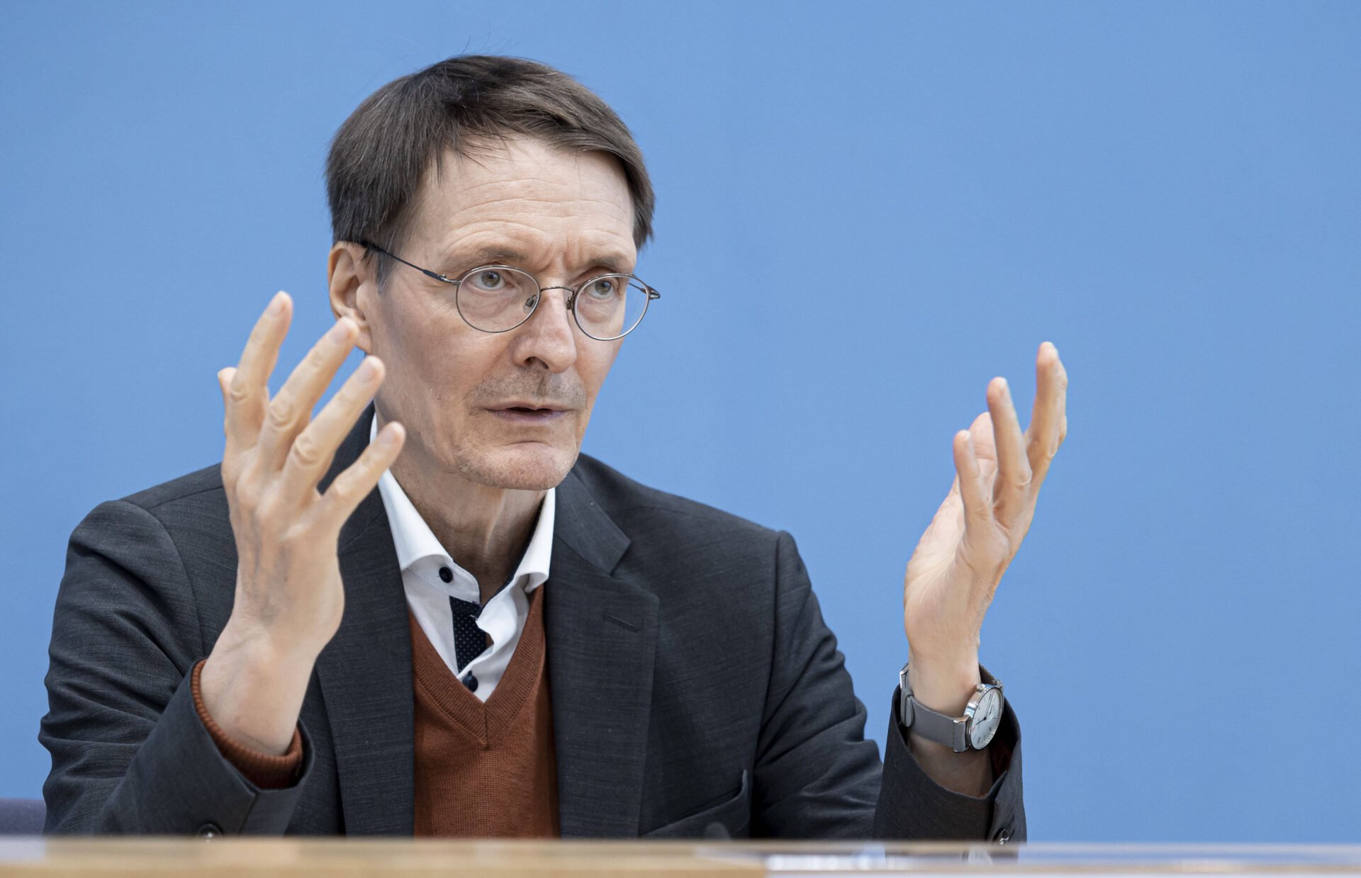 Enquete-Kommission: Lauterbach räumt ein, dass die Impfpflicht politisch motiviert war - Apollo News