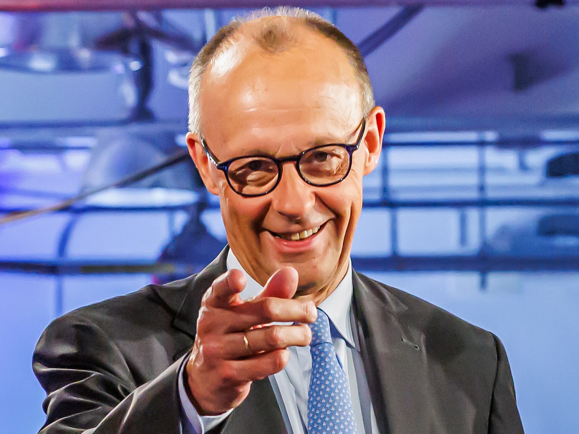 Kampf um die Rente als Teil der Kriegsvorbereitung  - etos.media