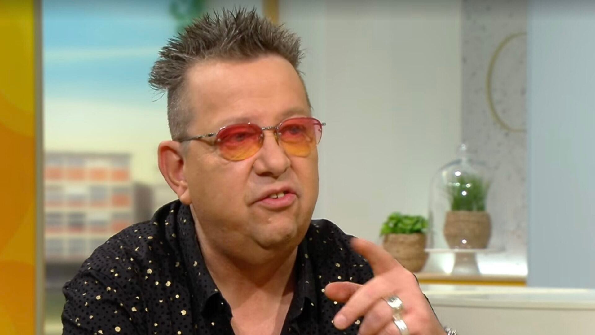 Prinzen-Sänger träumt davon, Elon Musk zu verprügeln - Apollo News