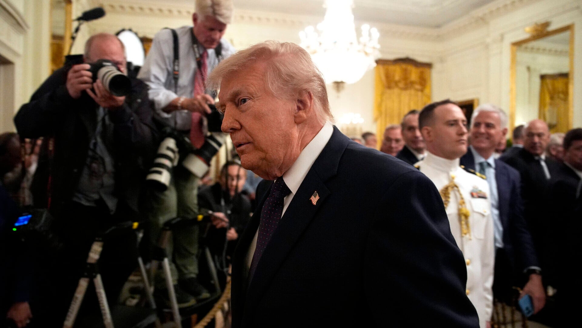 Schießerei am Weißen Haus: Regierungssitz abgeriegelt, Präsident Trump befindet sich im Gebäude - Apollo News