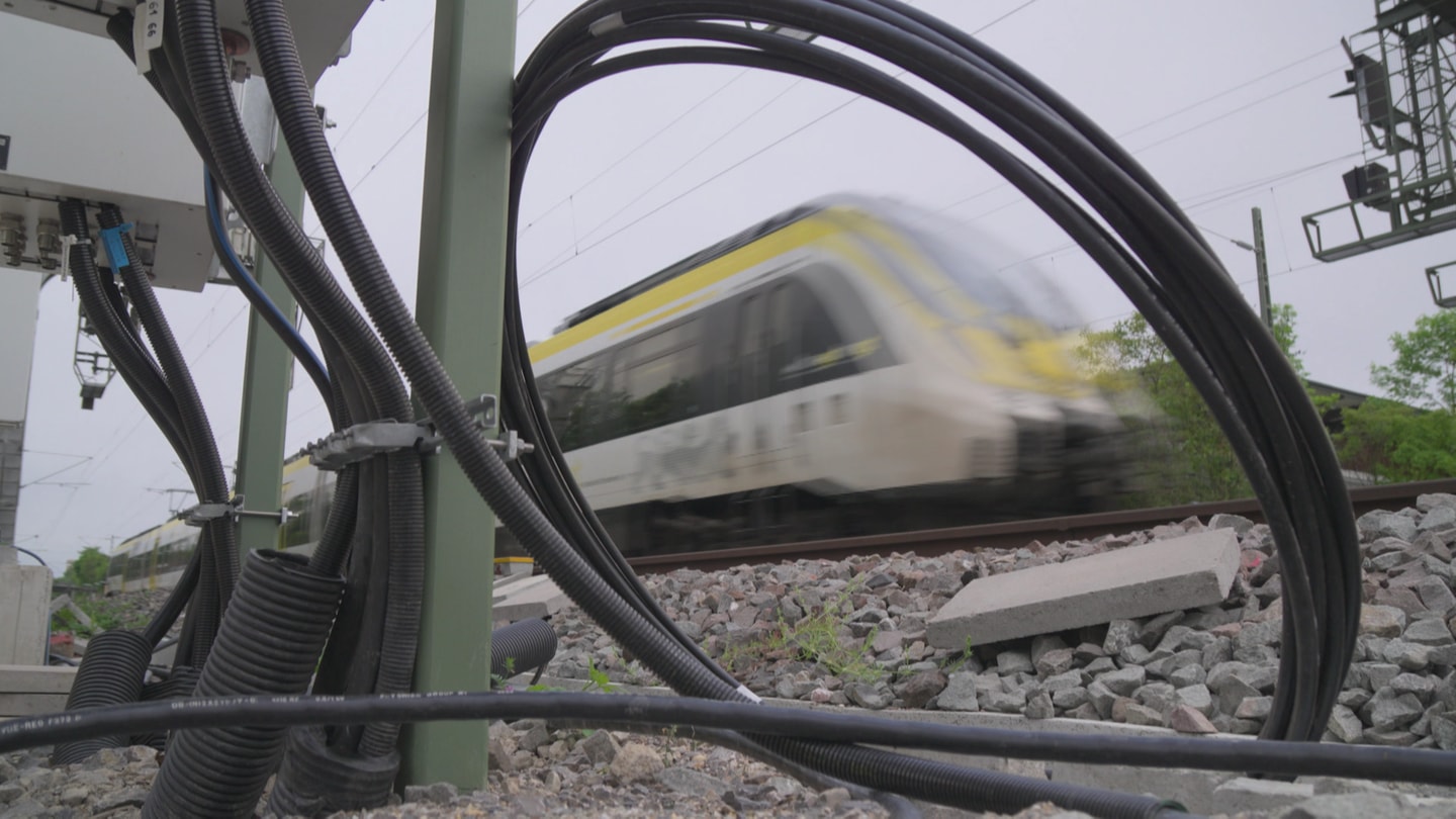 Vor lauter Hektik? Bahn verlegt bei S21 kilometerweise falsche Kabel - Eröffnung erst 2031 Vor lauter Hektik? Bahn verlegt bei S21 kilometerweise falsche Kabel - Eröffnung erst 2031