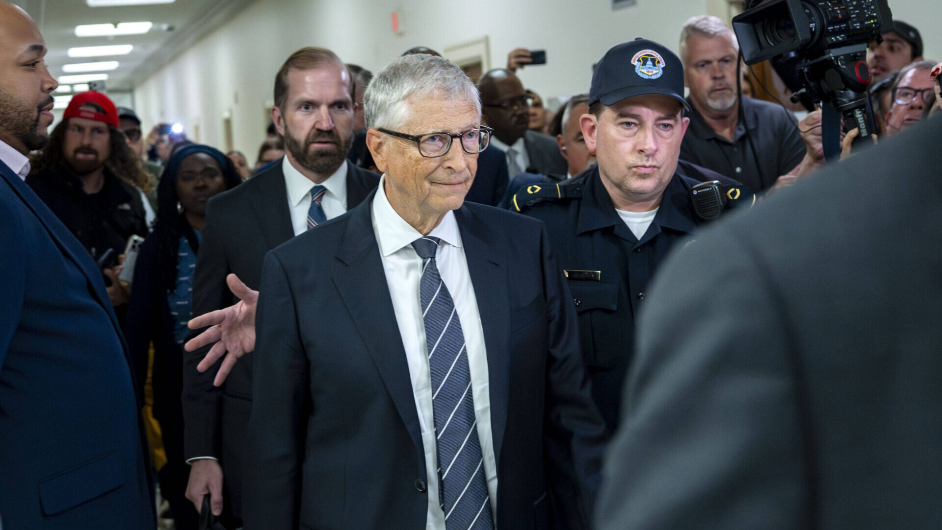 Vierstündige Befragung vor Kongressausschuss: Bill Gates wirft Jeffrey Epstein vor, ihn erpresst zu haben - Apollo News