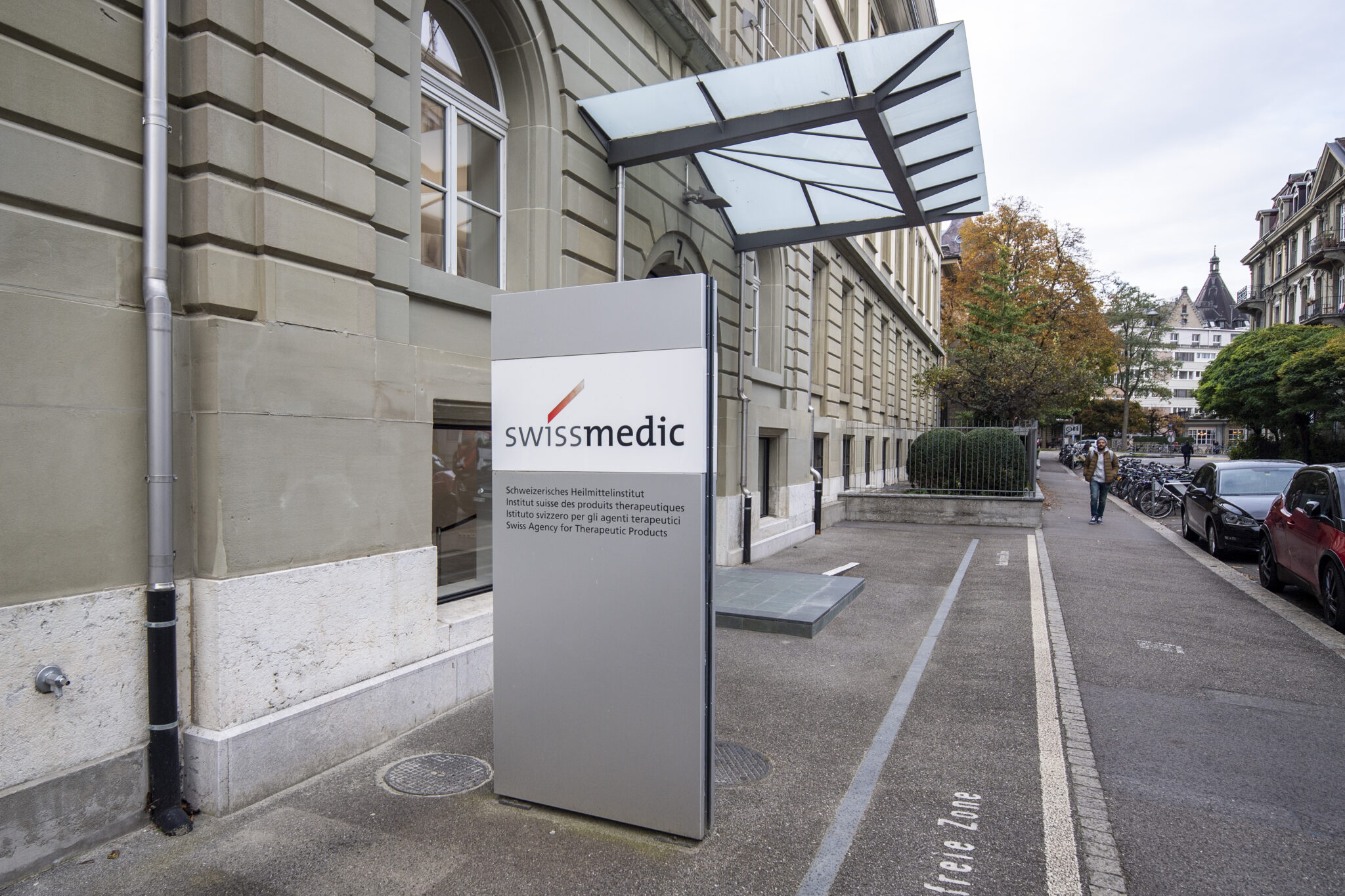 Die Pharmaindustrie beaufsichtigt sich selbst – Schweizer Monat