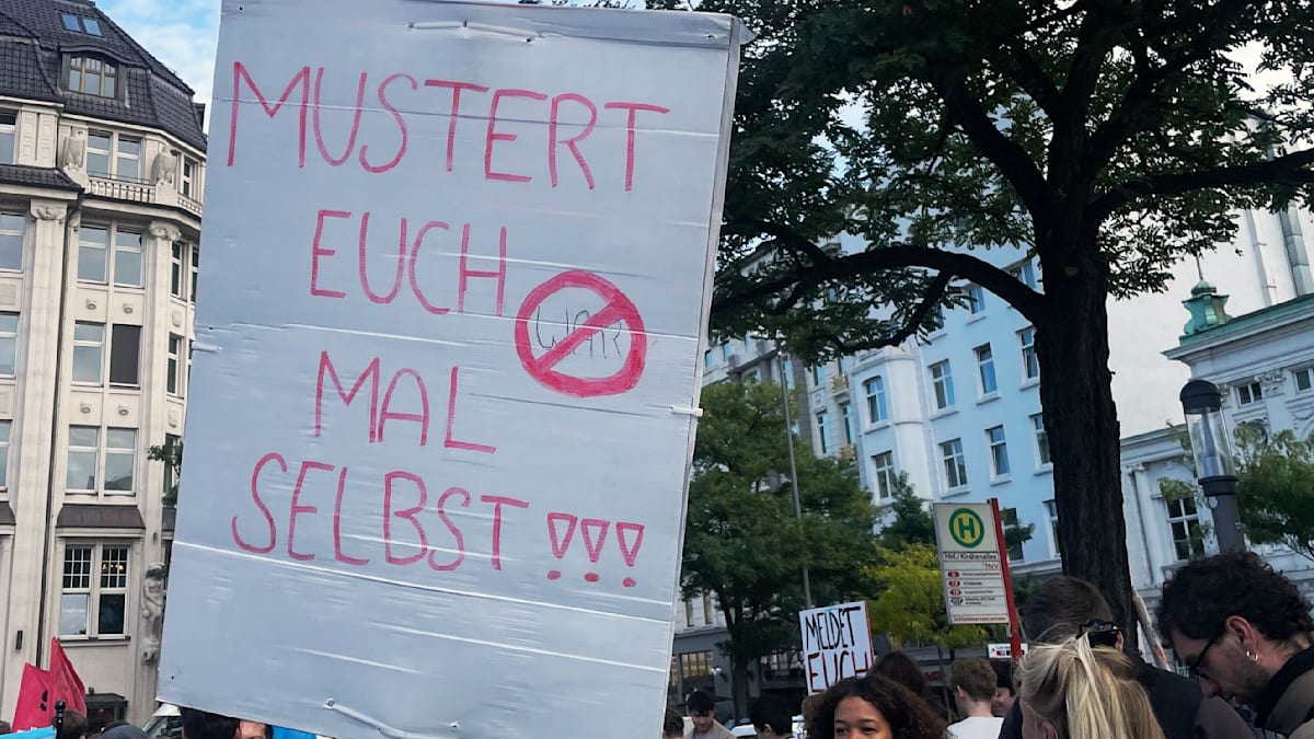 „Schulstreik gegen Wehrpflicht“: 45.000 Schüler demonstrieren gegen mögliche Wiedereinführung der Wehrpflicht - WELT