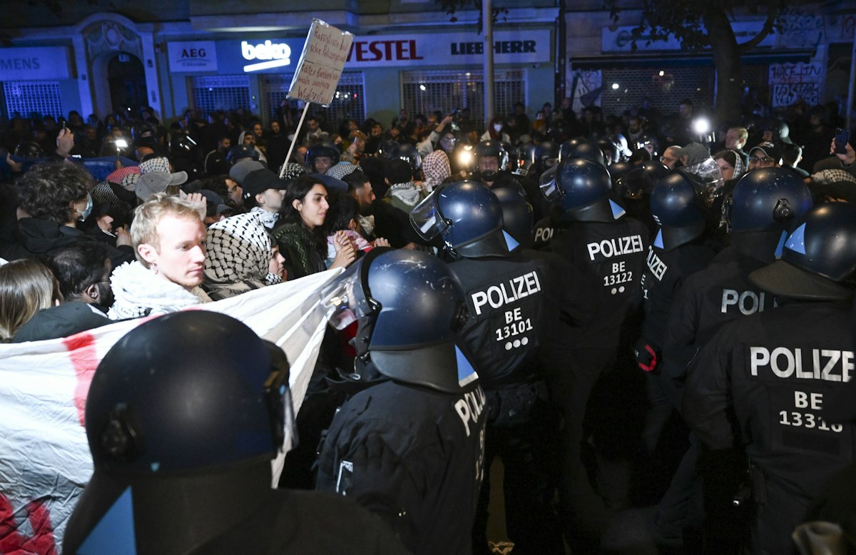 „Bastarddeutsche“: Berliner Polizist berichtet von deutschfeindlichen Kollegen „Bastarddeutsche“: Berliner Polizist berichtet von deutschfeindlichen Kollegen